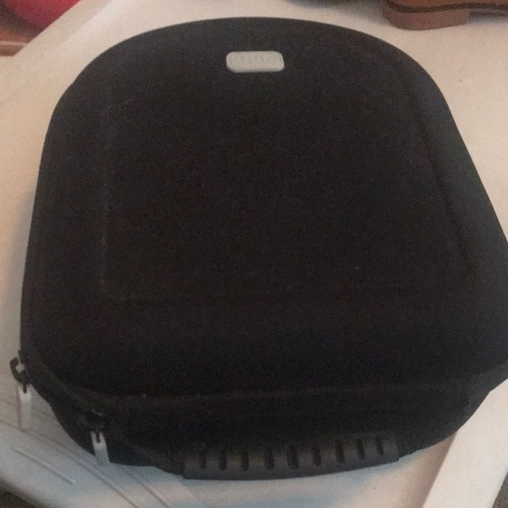 ONN Black Hard Shell Case - Picture 2 of 3